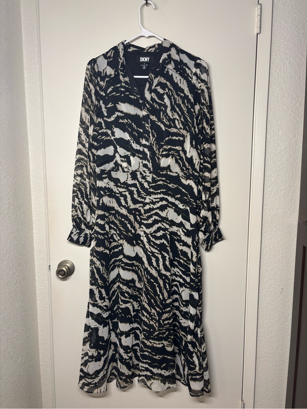 DKNY Black & Cream Zebra Print Chiffon Long Sleeve Midi Dress Size 6